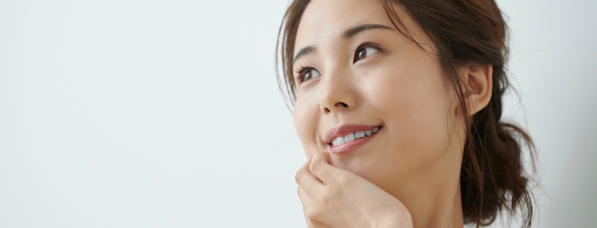 フッ素の為害性　笑顔の女性