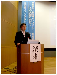 米沢院長の講演中の様子です。
