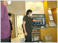 2010.11.27　当院にてインプラントの公開オペを行いました。