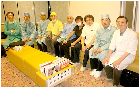 2010.11.27　当院にてインプラントの公開オペを行いました。