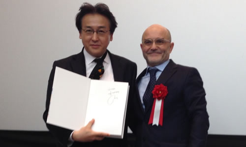 Giovanni Zucchelli教授による「３Ｄで見る　美しすぎる歯周形成外科」の講演に参加しました。